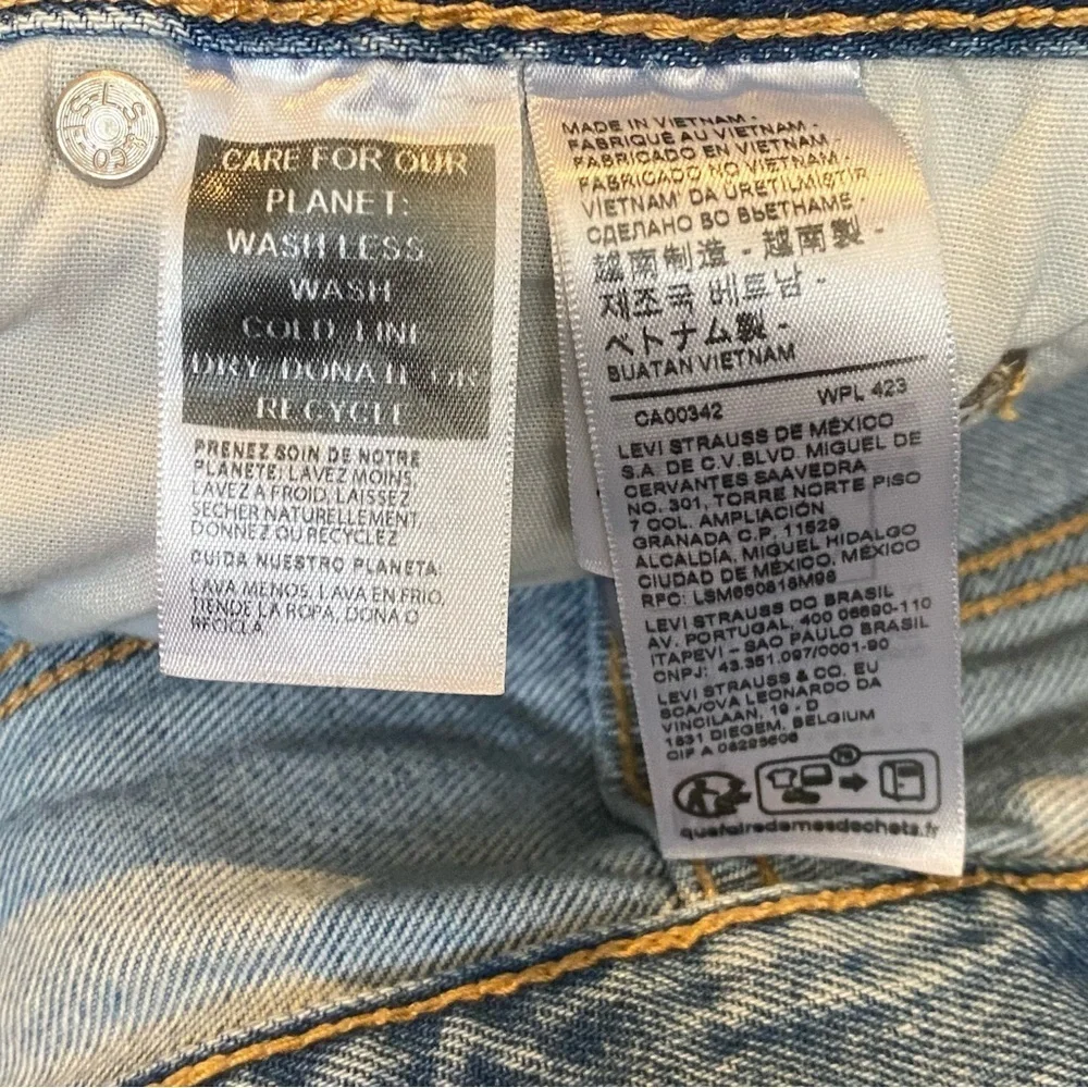 LEVI’S 501 Blue Buttoned Fly Raw Hem Jean Shorts Size 24